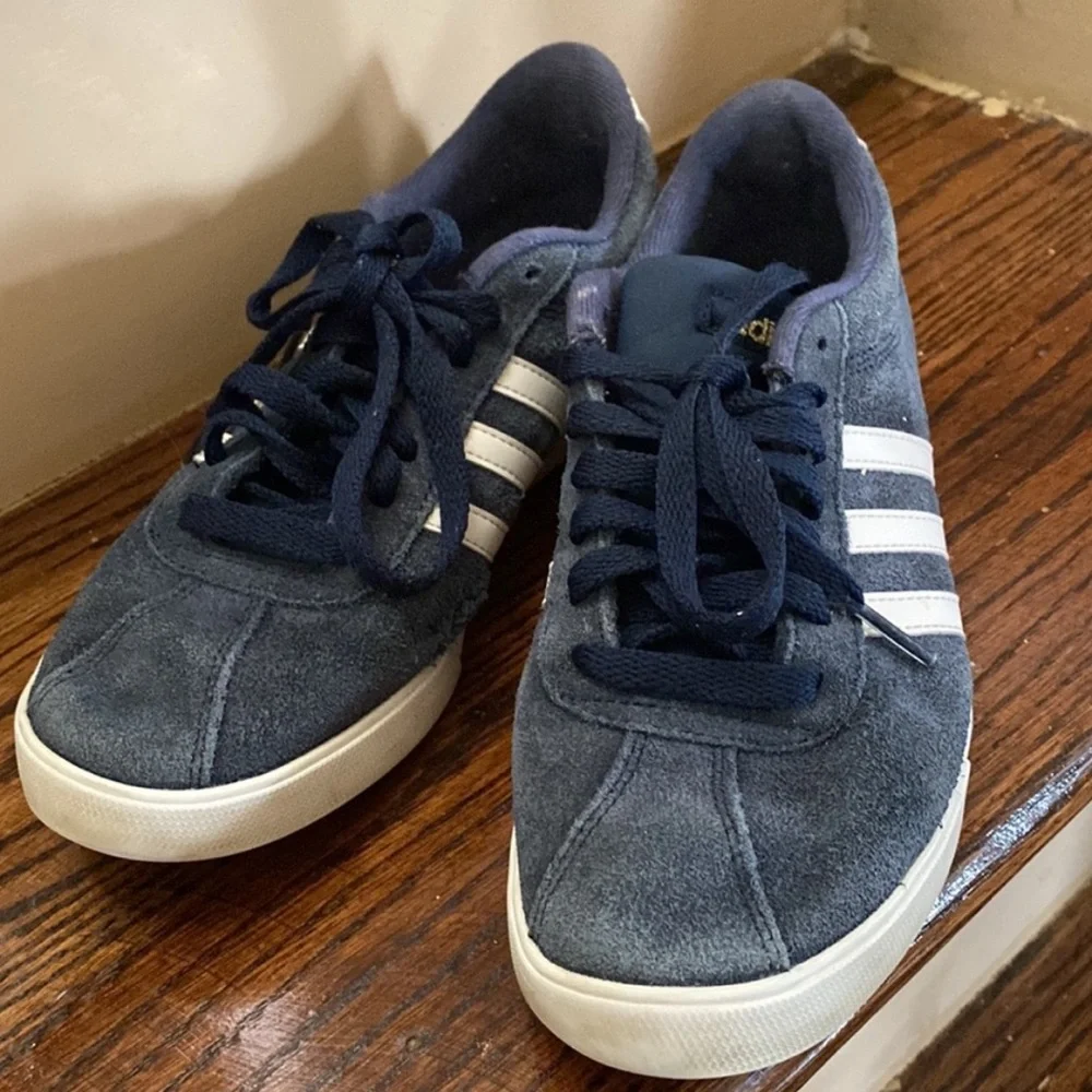💙Adidas Navy Sneakers 💙 - Picture 2 of 8